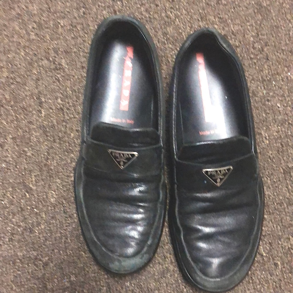 Prada Loafers I’m used condition but in good condition …